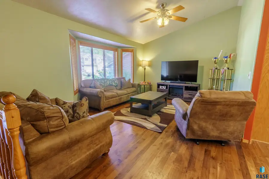 1920 E Tracy Ln, Sioux Falls, SD 57103 - #3