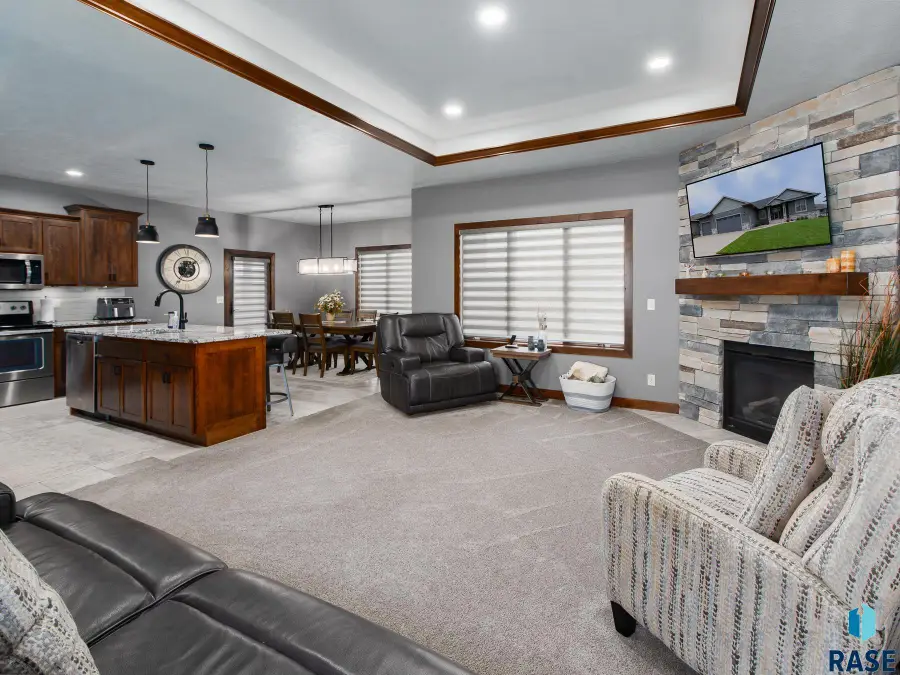 4304 S Safflower Ave, Sioux Falls, SD 57110 - #2