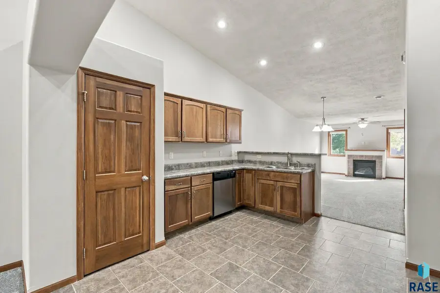 6622 S Tomar Rd, Sioux Falls, SD 57108 - #2