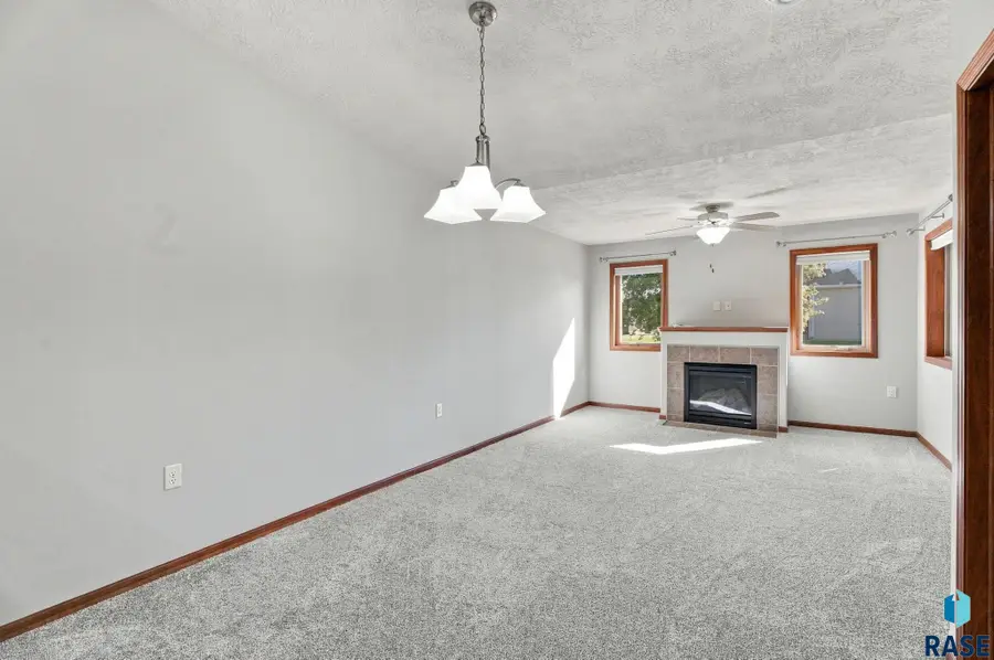 6622 S Tomar Rd, Sioux Falls, SD 57108 - #3