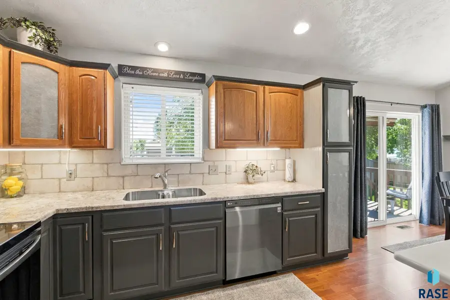1812 S Monticello Ave, Sioux Falls, SD 57106 - #2