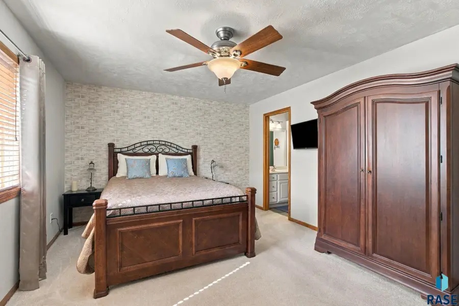 1812 S Monticello Ave, Sioux Falls, SD 57106 - #3