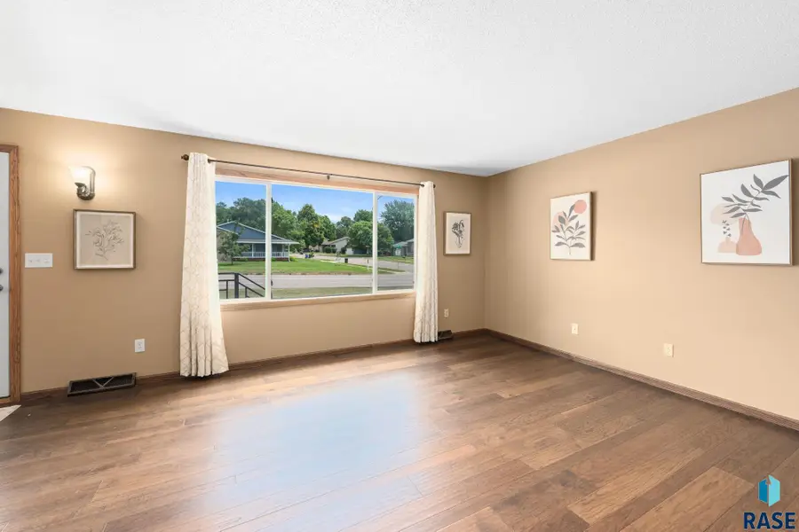 4516 E Belmont St, Sioux Falls, SD 57103 - #3