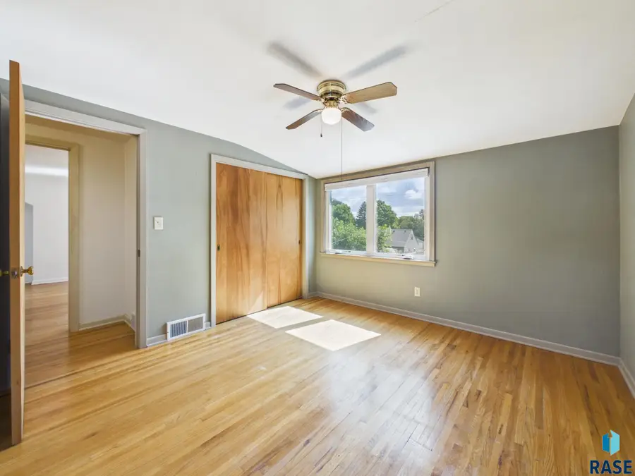 1608 S Sherman Ave, Sioux Falls, SD 57105 - #3