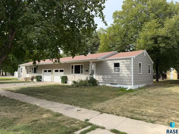 210 E 3rd St, Freeman, SD 57029