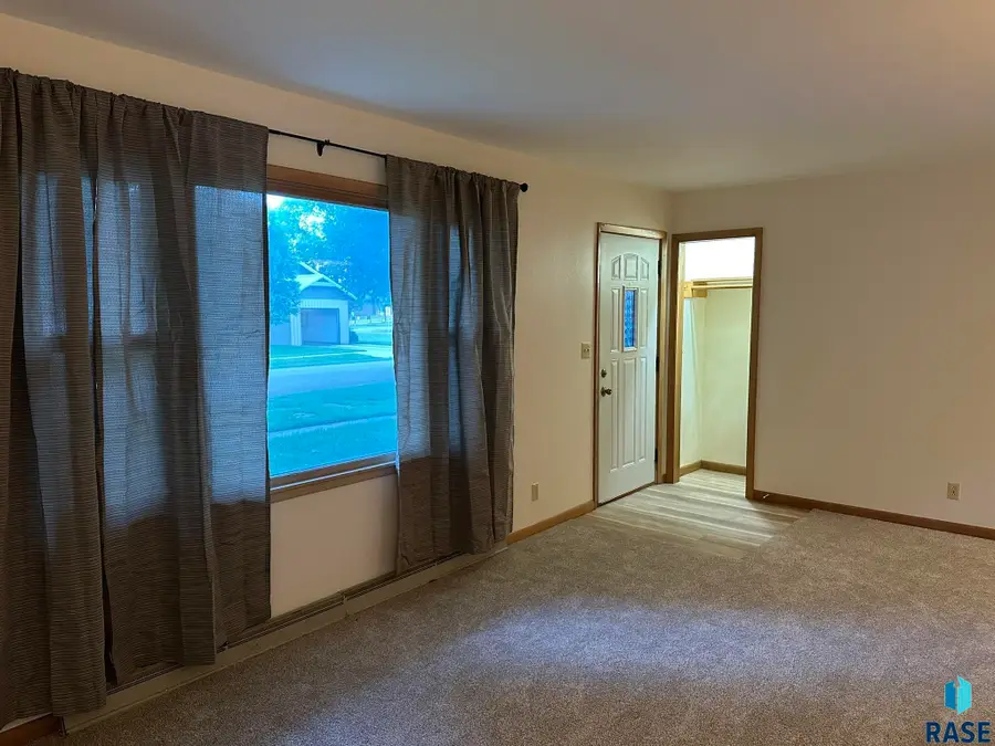 210 E 3rd St, Freeman, SD 57029 - #3