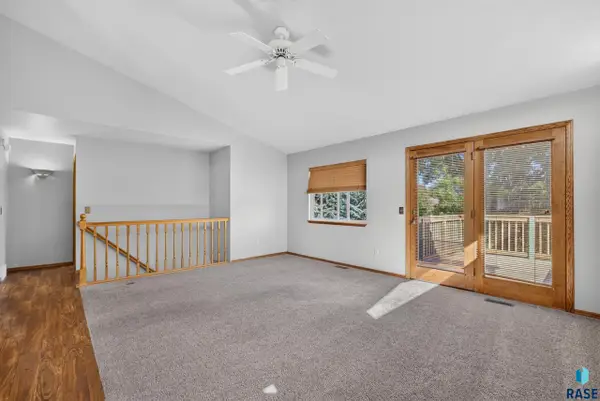 2012 S Leah Cir, Sioux Falls, SD 57106