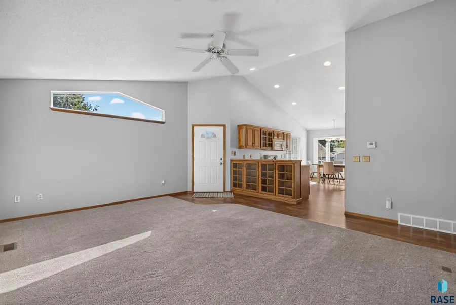 2012 S Leah Cir, Sioux Falls, SD 57106 - #3