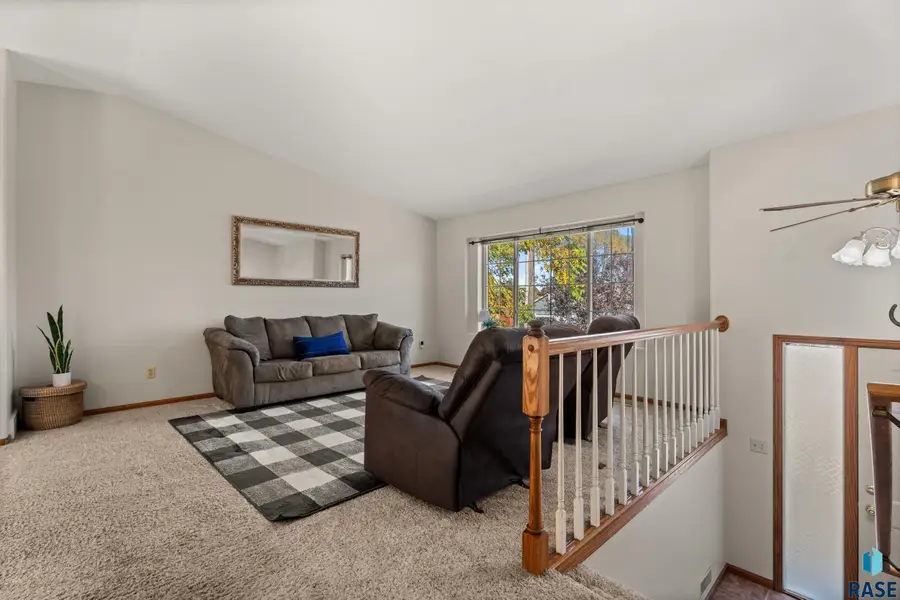 3401 S Bahnson Ave, Sioux Falls, SD 57103 - #2