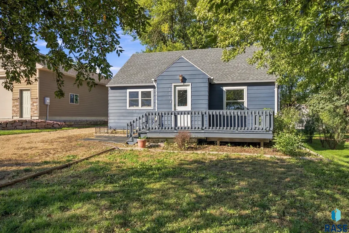321 N Center Ave, Garretson, SD 57030 - #1