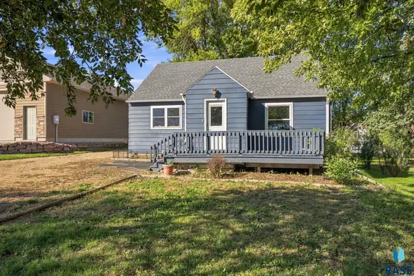 321 N Center Ave, Garretson, SD 57030