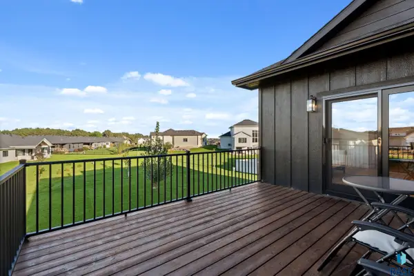 408 N Wildcat Dr, Sioux Falls, SD 57110