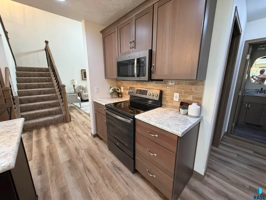 1605 S Meadowland Ave, Sioux Falls, SD 57106 - #3