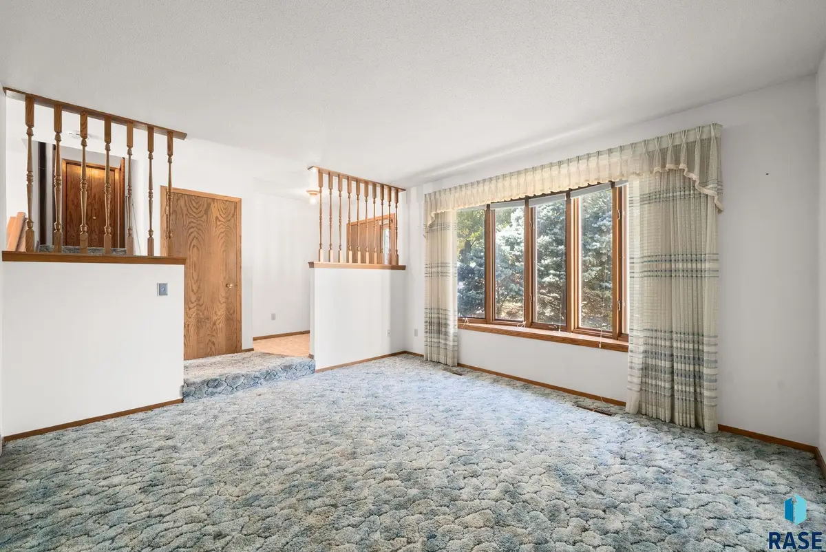2104 S Devon Dr, Sioux Falls, SD 57106 - #1