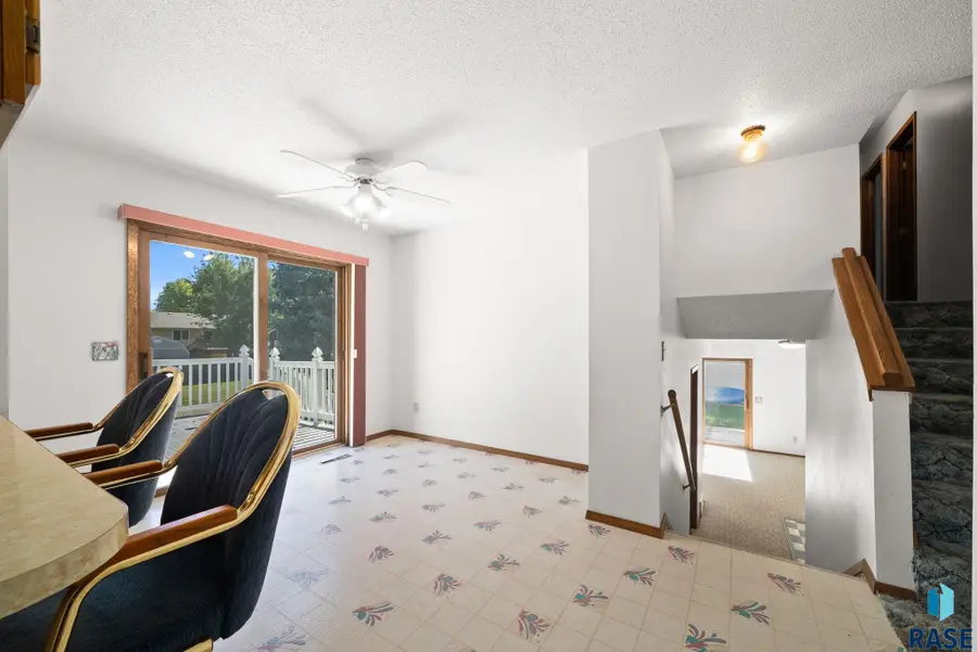 2104 S Devon Dr, Sioux Falls, SD 57106 - #2