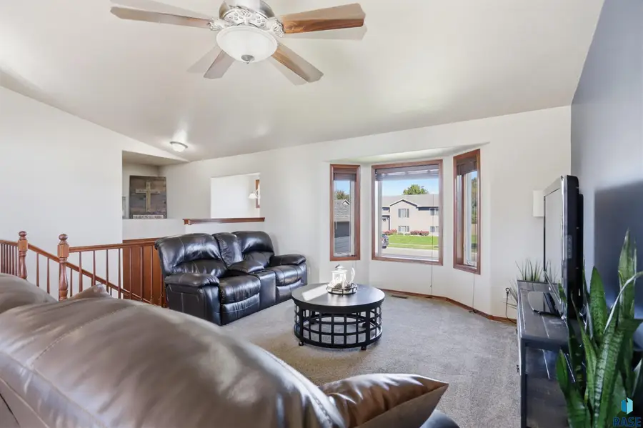 7801 W 44th St, Sioux Falls, SD 57106 - #3