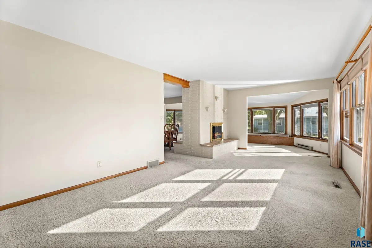 3112 S Jefferson Ave, Sioux Falls, SD 57105 - #1