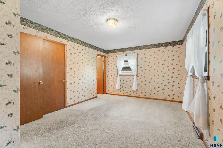 3112 S Jefferson Ave, Sioux Falls, SD 57105 - #3