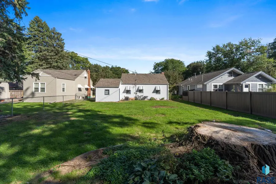 1615 S Carter Pl, Sioux Falls, SD 57105 - #3