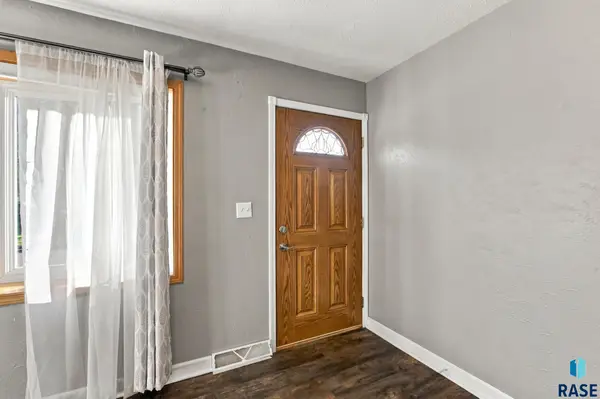 1405 S Bruce Rd, Sioux Falls, SD 57105
