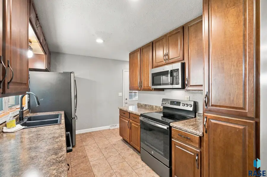 1405 S Bruce Rd, Sioux Falls, SD 57105 - #3