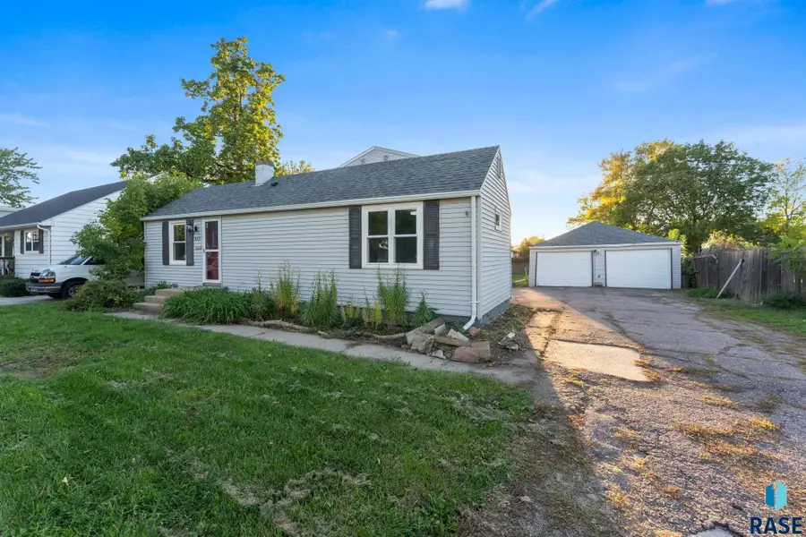 3117 S Lake Ave, Sioux Falls, SD 57105 - #2