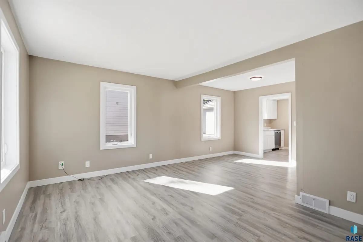 523 S Lyndale Ave, Sioux Falls, SD 57104 - #1