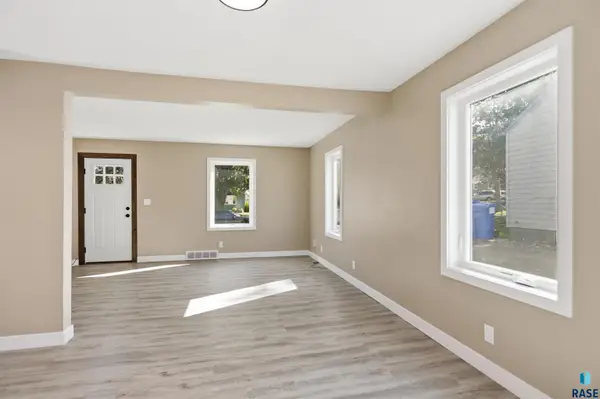 523 S Lyndale Ave, Sioux Falls, SD 57104