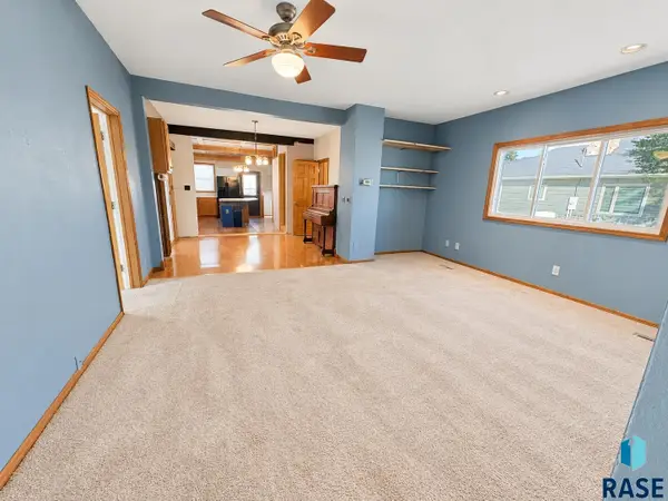 704 E 3rd St, Colton, SD 57018