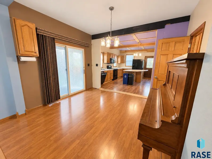 704 E 3rd St, Colton, SD 57018 - #2