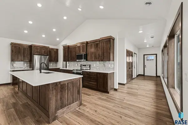 205 N Wildcat Dr, Sioux Falls, SD 57110