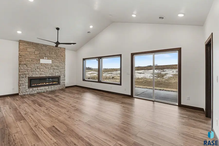 205 N Wildcat Dr, Sioux Falls, SD 57110 - #2