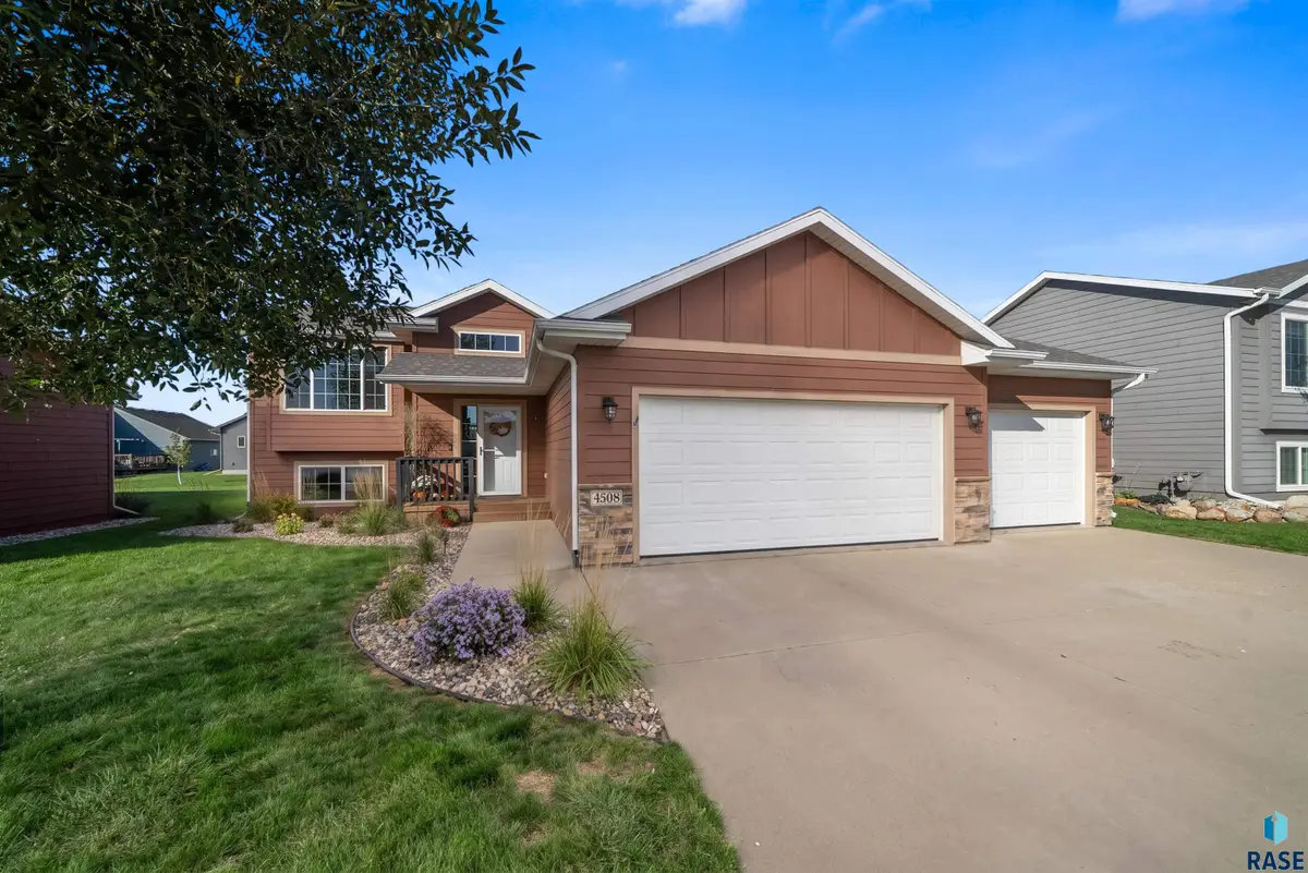 4308 W 93rd St, Sioux Falls, SD 57108 - #1