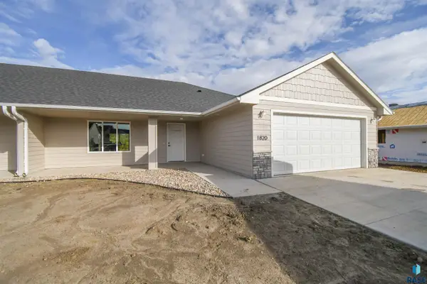 1820 S Daylight Dr, Sioux Falls, SD 57110