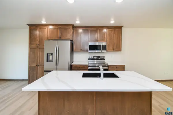 1820 S Daylight Dr, Sioux Falls, SD 57110