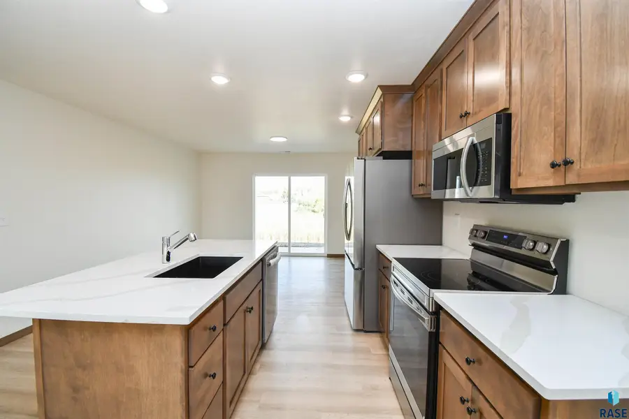 1820 S Daylight Dr, Sioux Falls, SD 57110 - #3