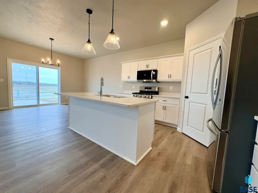 6500 W Goldberg Dr, Sioux Falls, SD 57107 - #2
