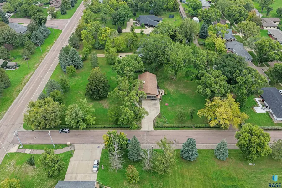 408 SW 13th St, Beresford, SD 57004 - #2