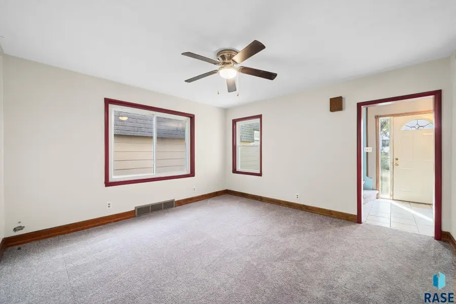 824 N Walts Ave, Sioux Falls, SD 57104 - #3