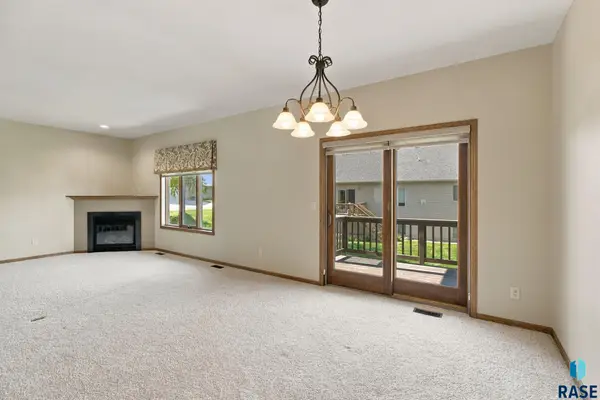 3205 S Lupine Pl, Sioux Falls, SD 57110