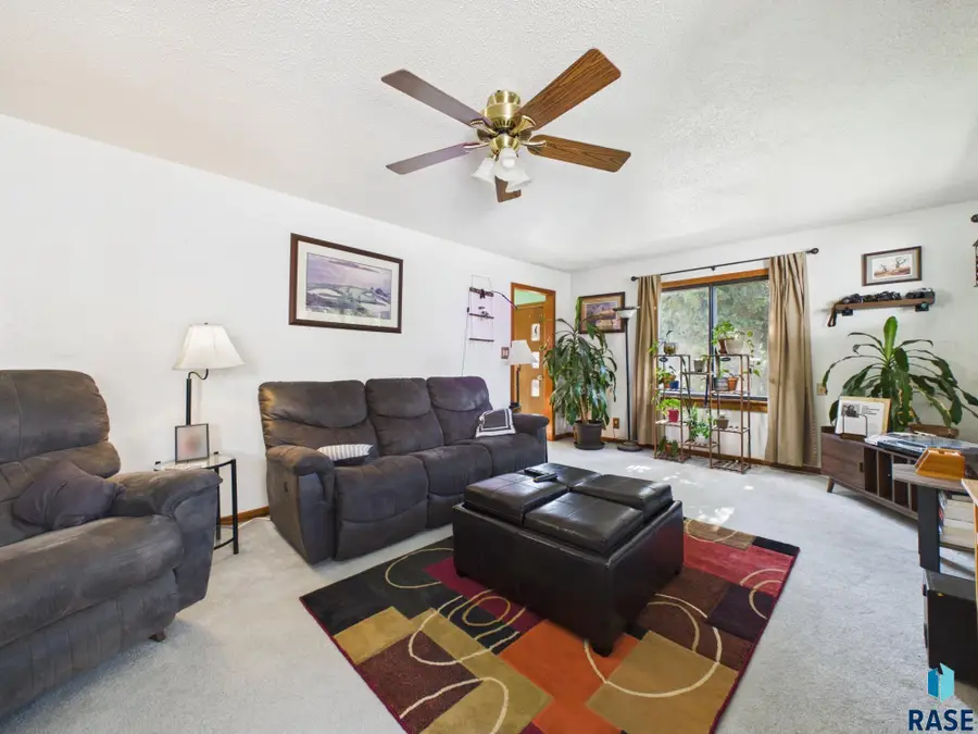 1006 W 5th St, Sioux Falls, SD 57104 - #2