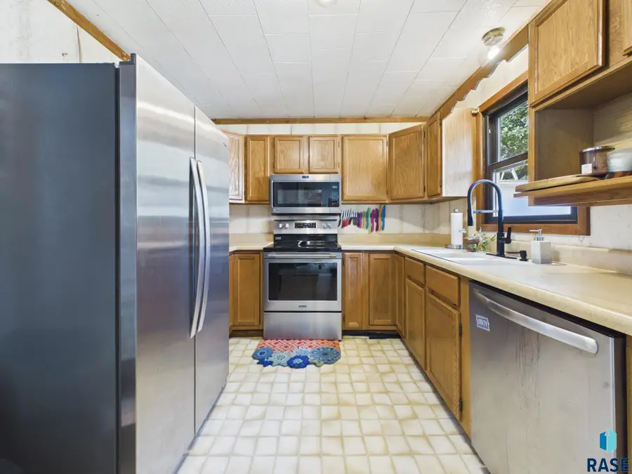 1006 W 5th St, Sioux Falls, SD 57104 - #3