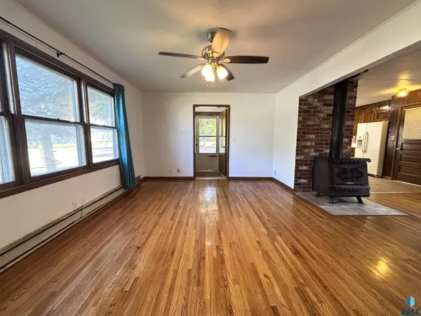 521 W 2nd Ave, Miller, SD 57362