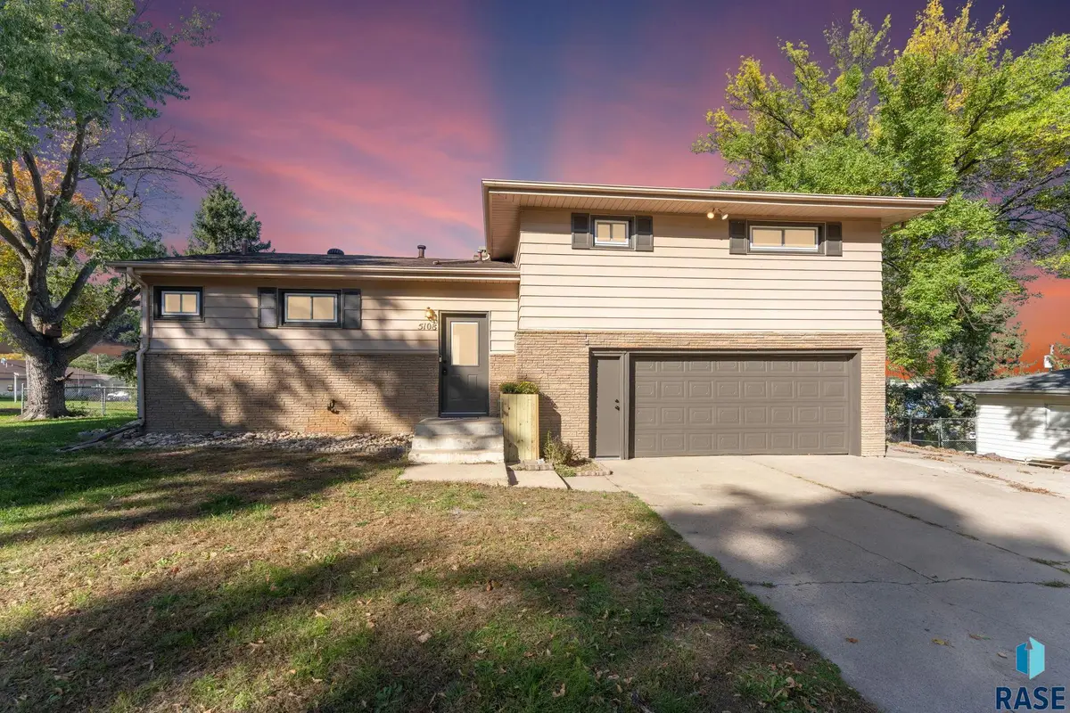 5108 W 34th St, Sioux Falls, SD 57106 - #1