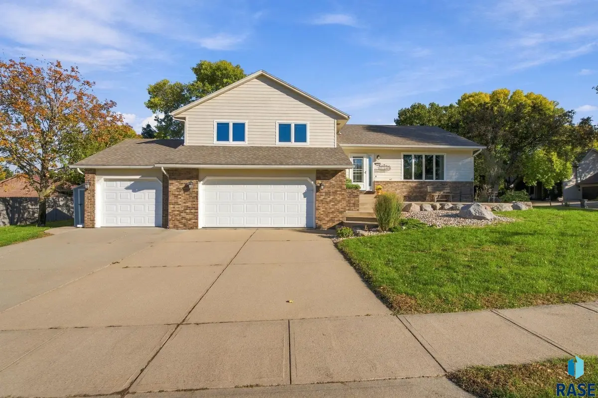 3304 E Marson Dr, Sioux Falls, SD 57103 - #1