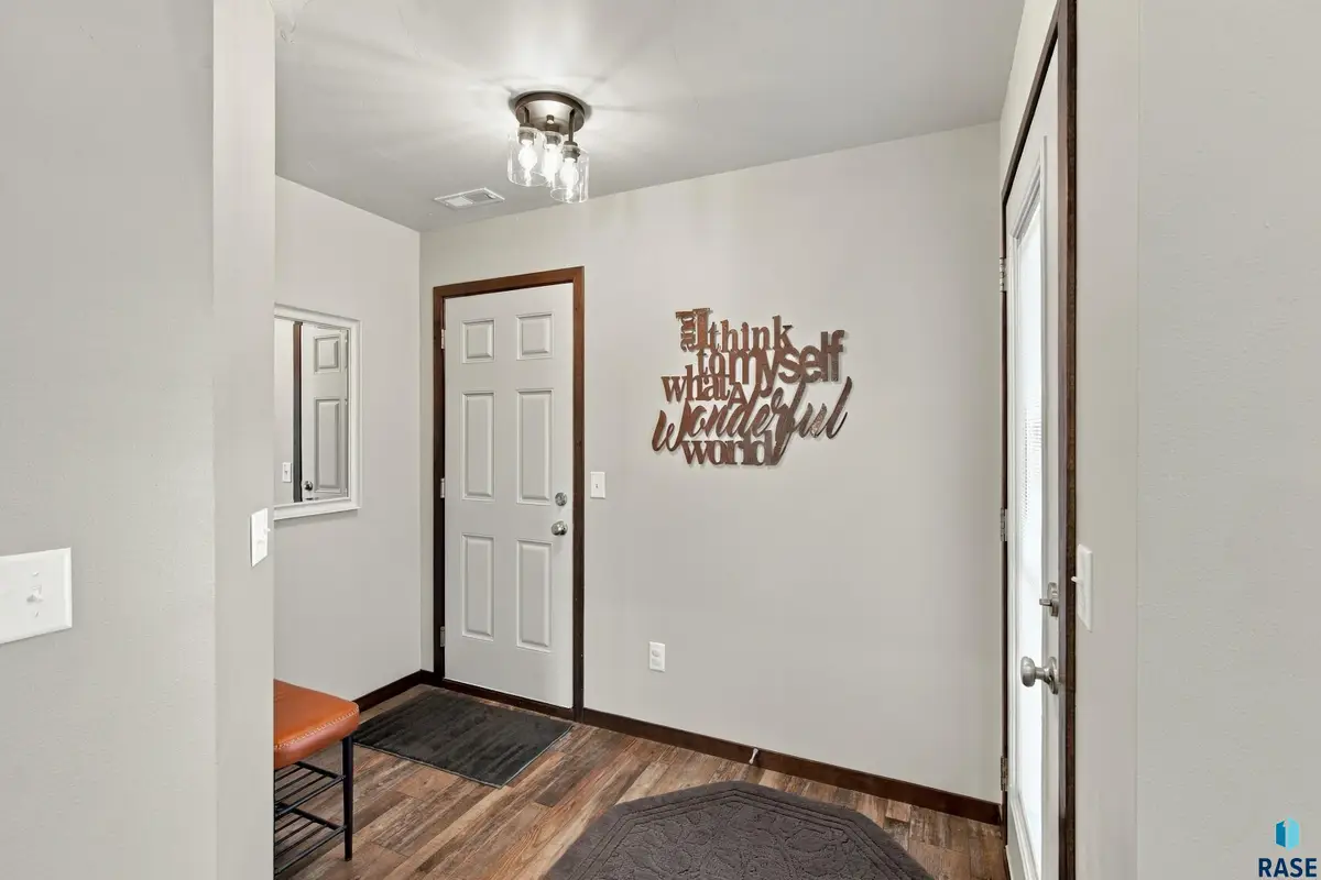 614 S Mary Gene Ave, Sioux Falls, SD 57106 - #1