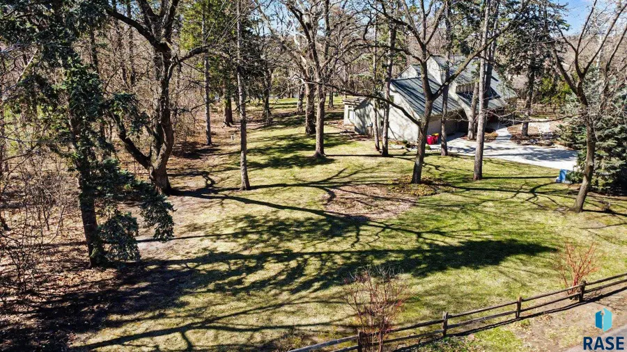 4301 S Pine Cone Pl, Sioux Falls, SD 57105 - #3