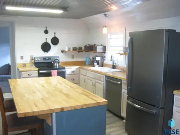 712 E 3rd St, Dell Rapids, SD 57022