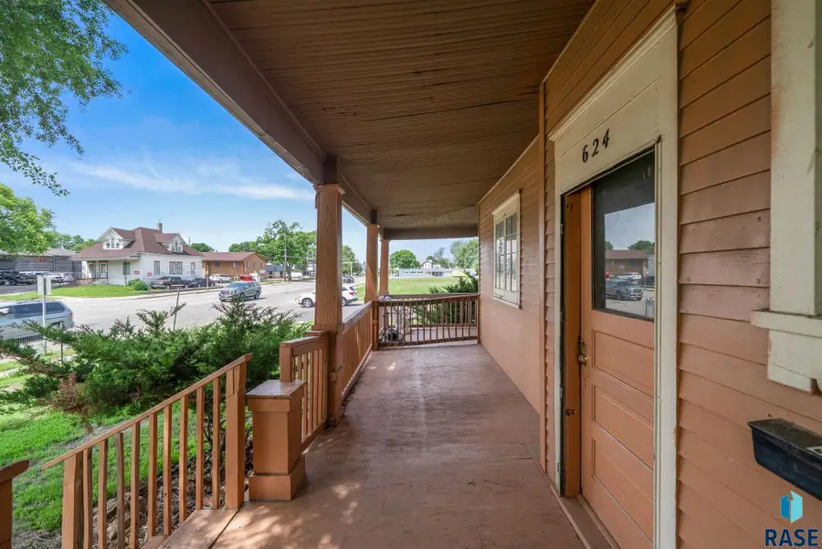 624 W 11th St, Sioux Falls, SD 57104 - #3