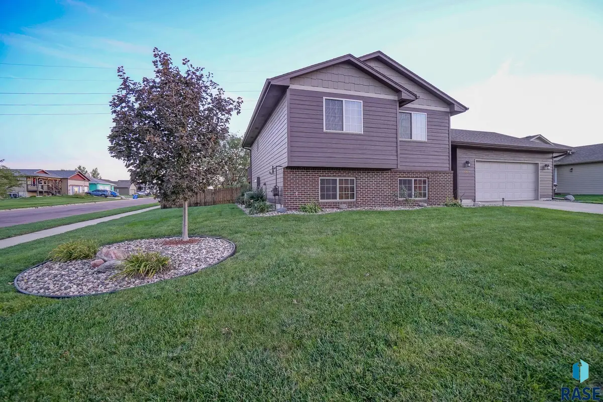 8801 W Stoney Creek St, Sioux Falls, SD 57106 - #1